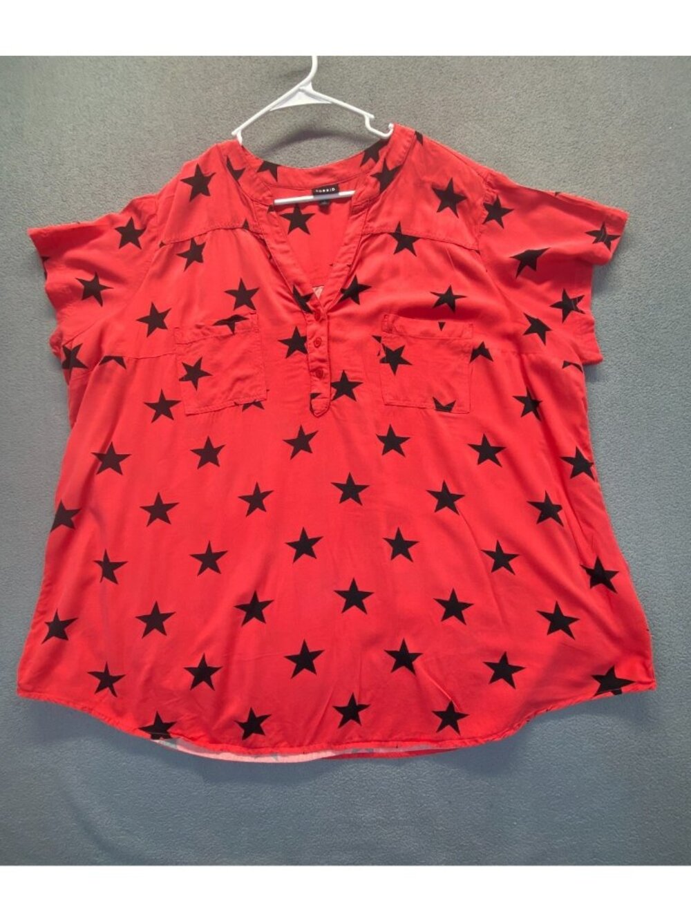 Torrid Classic Fit  Red  Shirt  with  Style Stars Plus Size 4 Womens Blouse